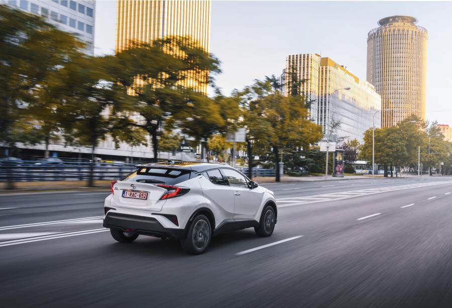  Toyota C-HR 2016 года  (WW) (фото 12 из 53)